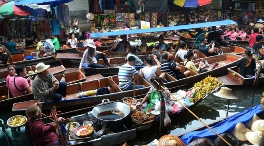 ダムヌンサドアック水上マーケット